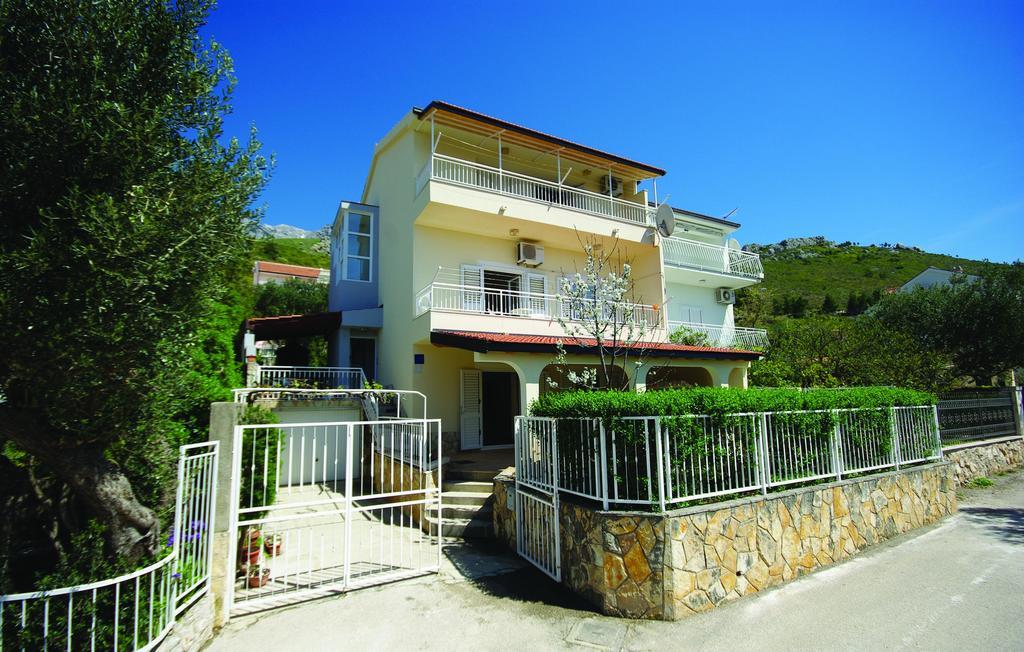 Apartment Huanita Promajna Buitenkant foto